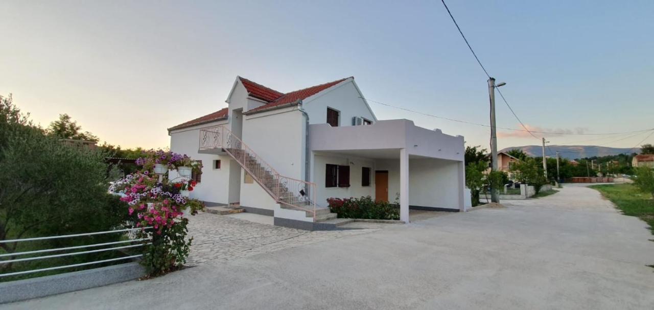 Apartment Magdalena Knin Exterior photo