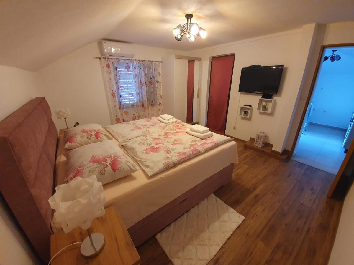 Apartment Magdalena Knin Exterior photo